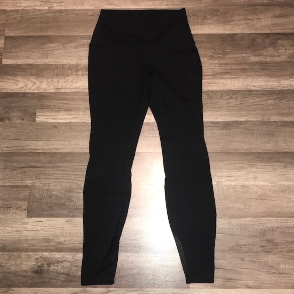Lululemon Leggings With Mesh Detail on Calf Size 6